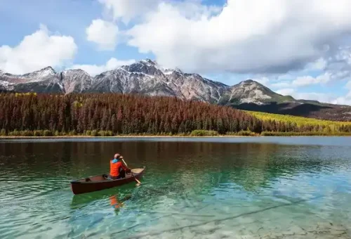 man-canoeing-lake-jasper-canada-3