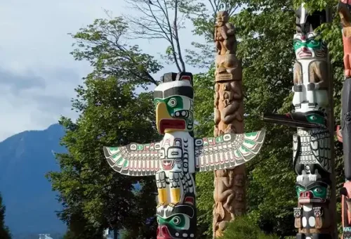totem-poles-vancouver-canada-3