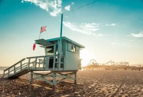 lifeguard-cabin-los-angeles-usa