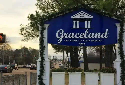 sign-graceland-memphis-usa