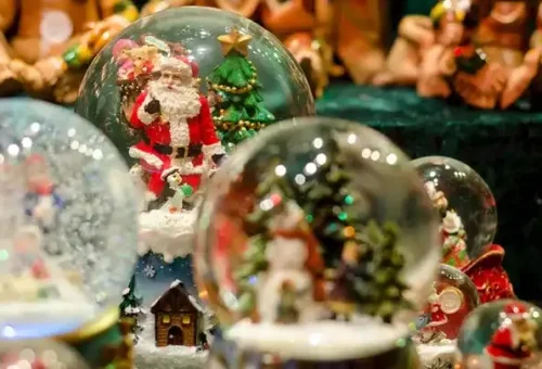 christmas-snowball-dresden-germany-1