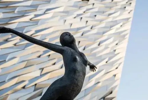 sculpture-titanic-belfast-northern-ireland