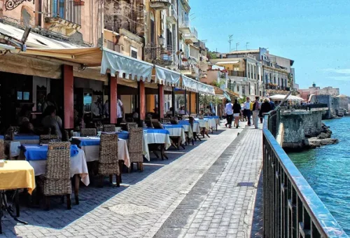 cafes-waterfront-syracuse-italy-1