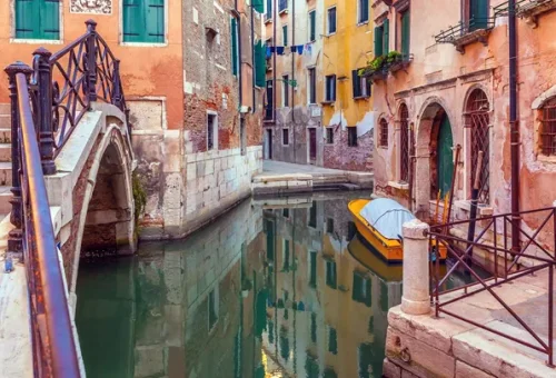 canal-footbridge-venice-italy-1