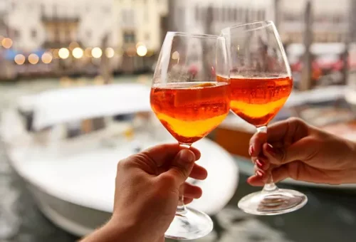 glasses-spritz-venice-italy-1
