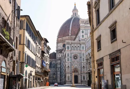 street-duomo-di-santa-maria-del-fiore-florence-italy-2