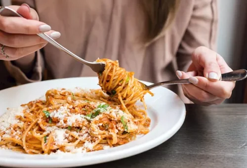 woman-spaghetti-bolognese-bologna-italy-2