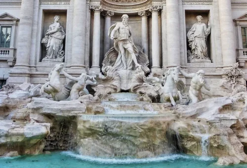 contrasts-italy-trevi-fountain-rome-italy-1