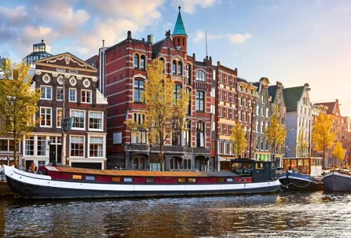 houseboats-canal-amsterdam-netherlands-2