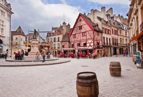 bustling-place-francois-rude-dijon-france-1