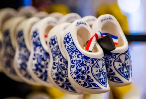 porcelain-clogs-delft-netherlands-7