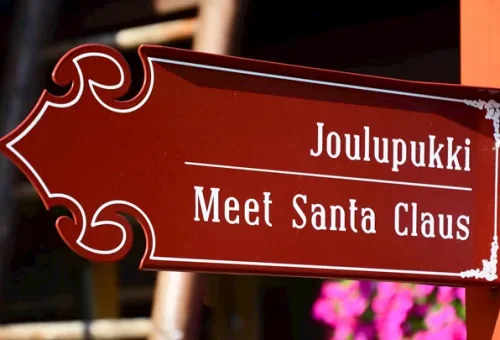 meet-santa-claus-sign-rovaniemi-finland-1