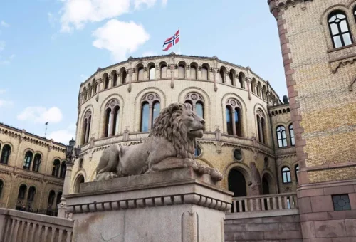 parliament-building-oslo-norway-4