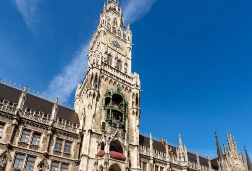 glockenspiel-marienplatz-munich-germany-1