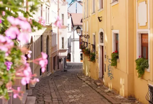 alley-houses-bratislava-slovakia-6
