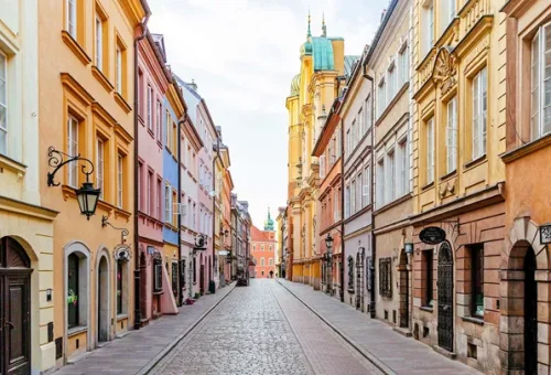 street-old-town-warsaw-poland-2