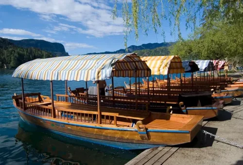 tour-boats-dock-lake-bled-slovenia-1