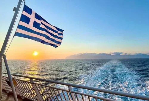 ferry-between-greek-islands-naxos-greece-1