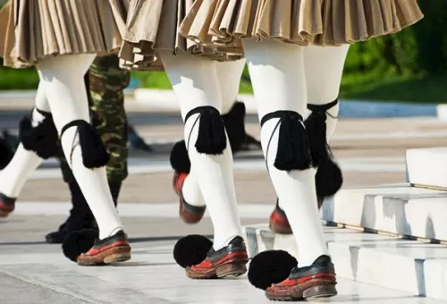 guards-syntagma-square-athens-greece-1