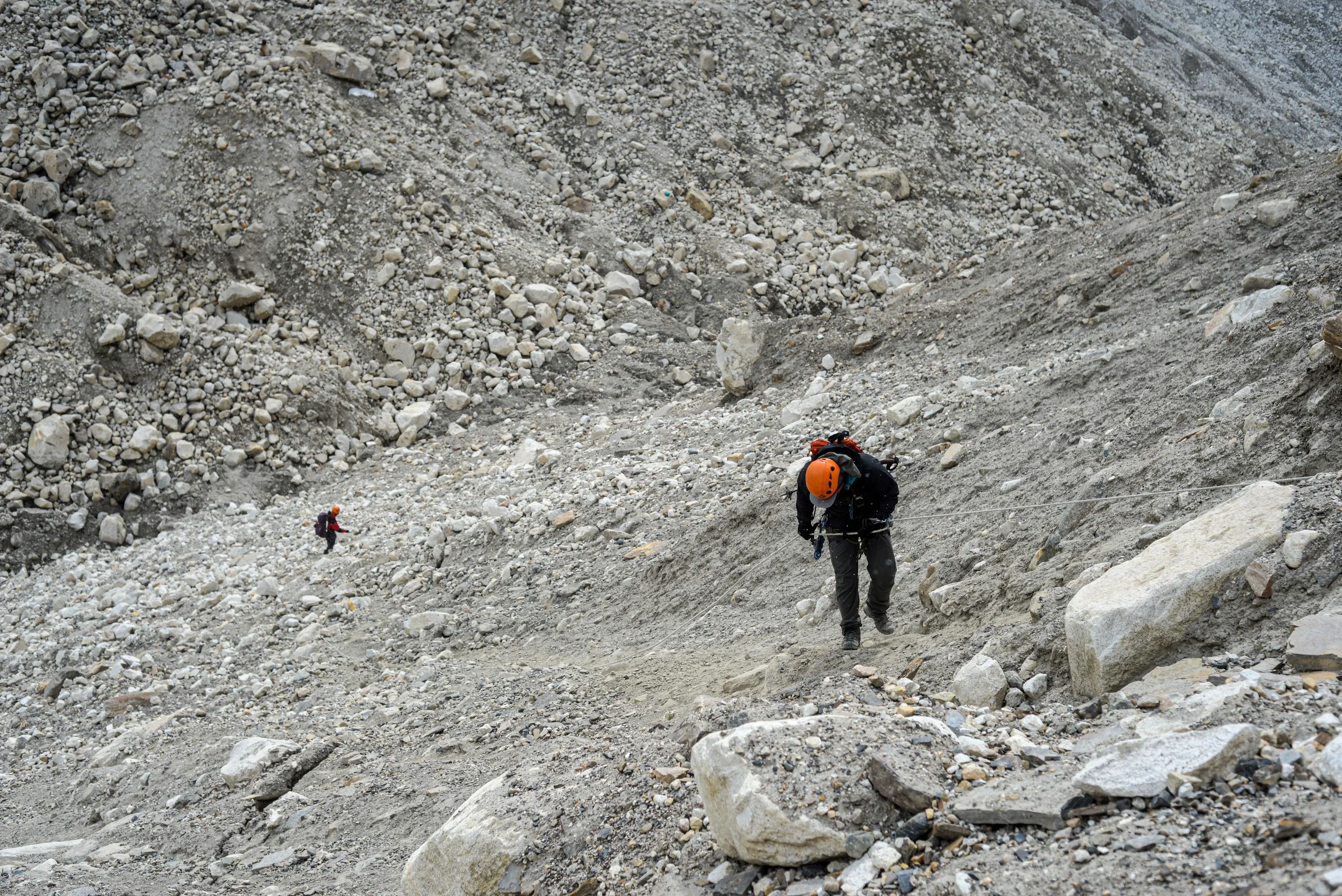 Himlung glacier crossing