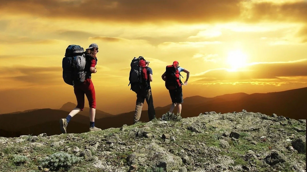 hikers-1147796_1280