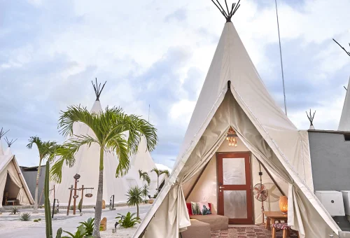 Deluxe Glamp Tent 11