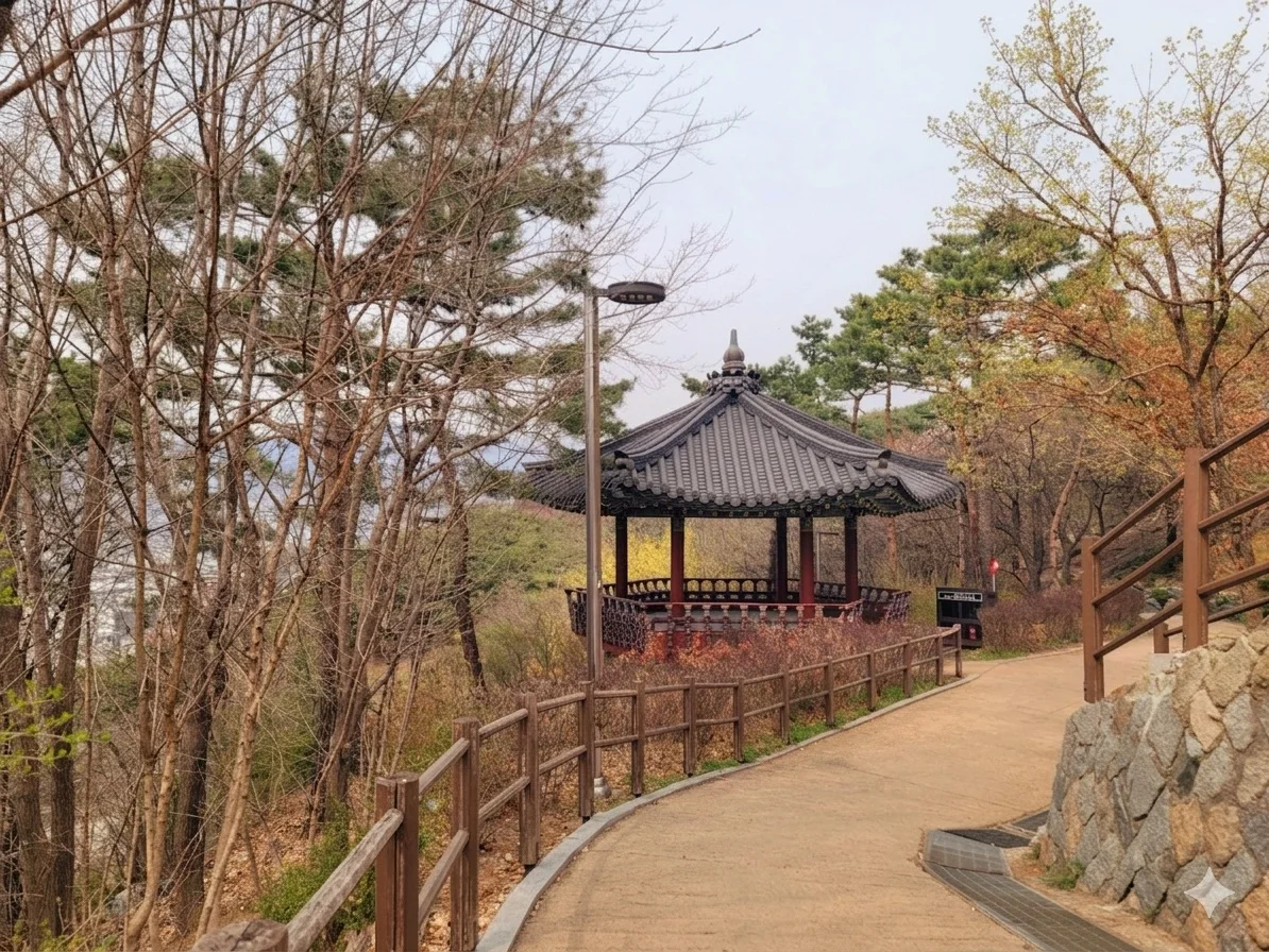 Naksanjeong, a traditional Korean pavilion along the Naksan Park trail in Seoul, on a B2K walking tour route