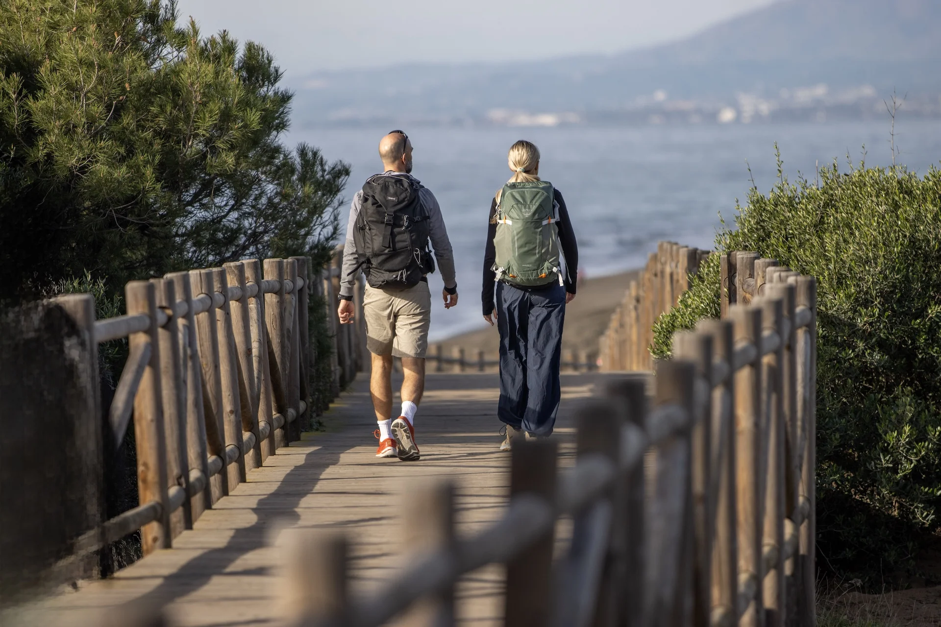 2 personer boardwalk og hav_komp