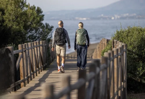 2 personer boardwalk og hav_komp