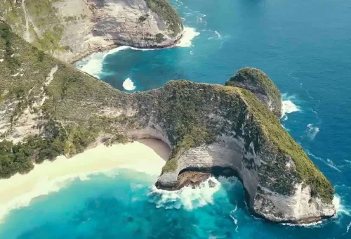 Kelingking-Beach-Nusa-Penida-Bali-drone-panorama