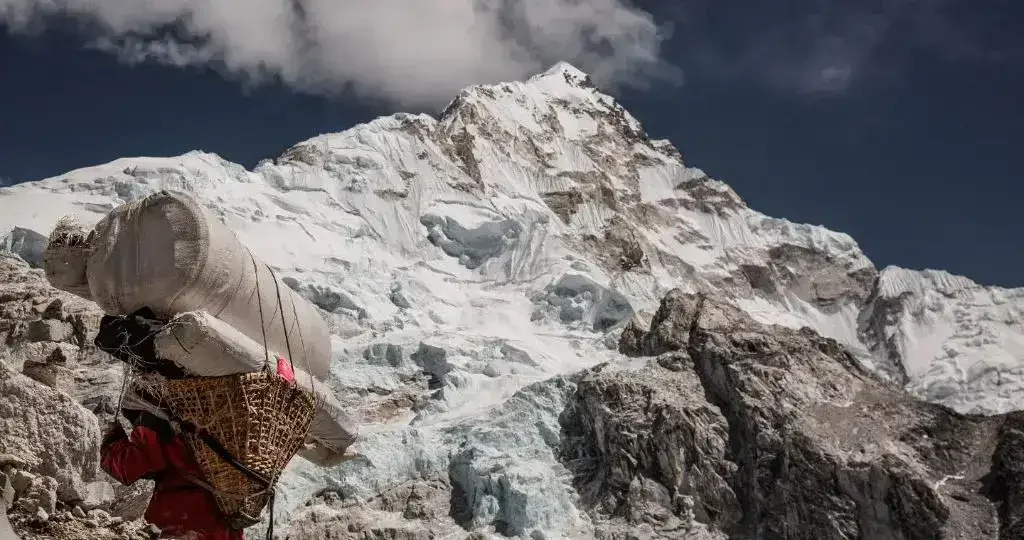 Tipping-Guides-in-Nepal