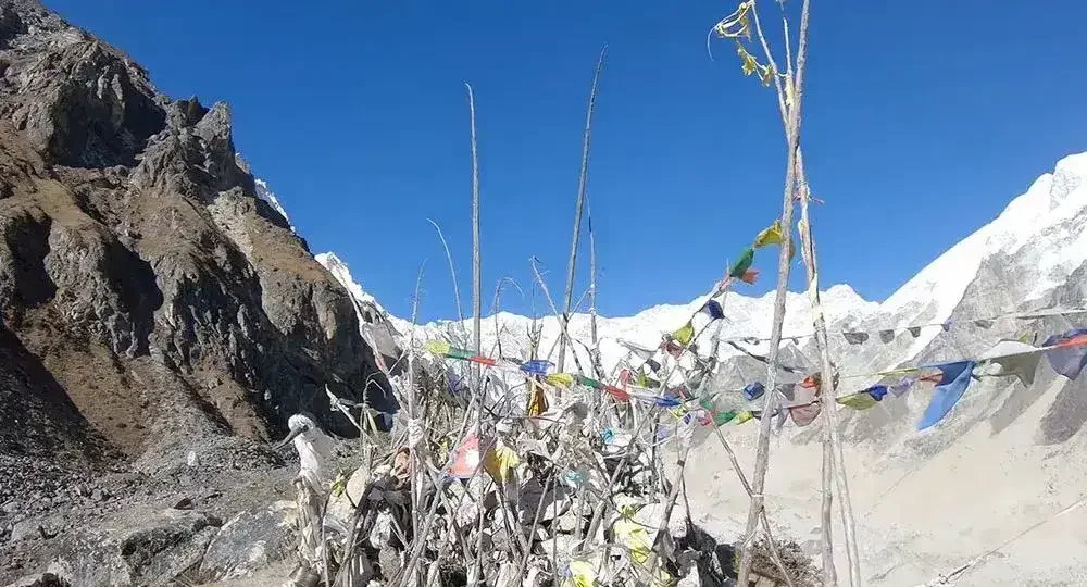 Kanchenjunga-Trek-with-Guide-and-Porter-1000x540-1