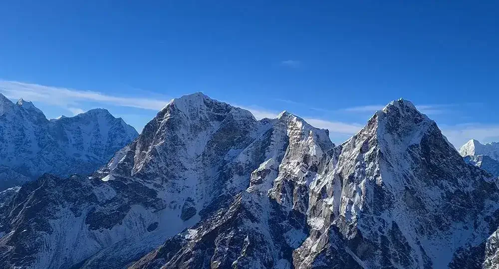 Lobuche-peak-climbing-cost-1000x540-1