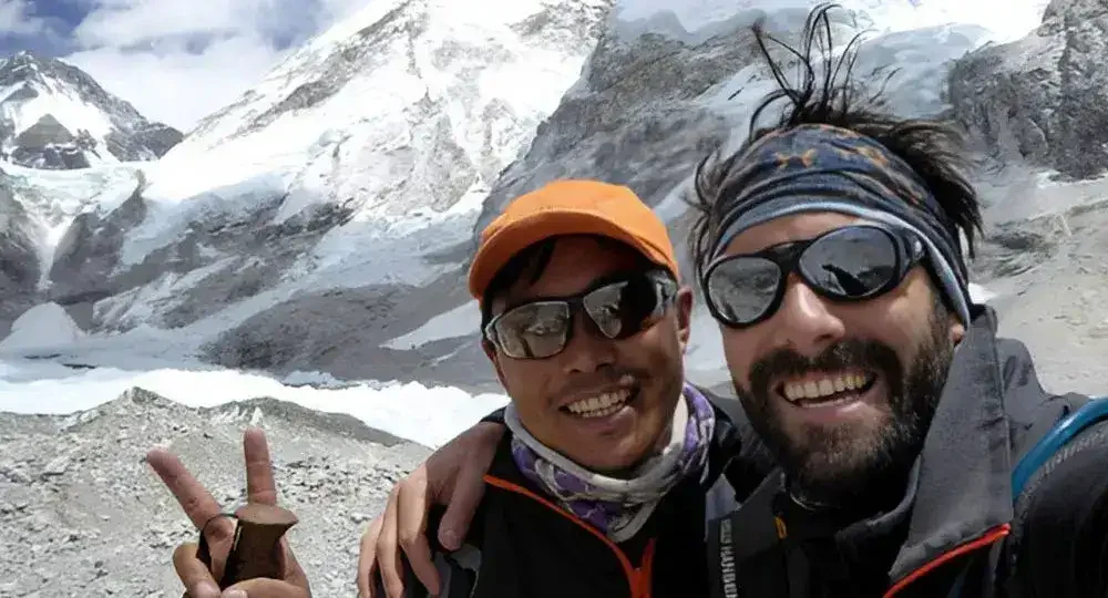 Everest-Base-Camp-Trek-With-Guide-And-Porter-1000x540-1