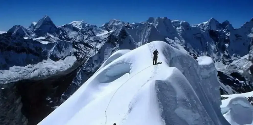 Chulu East Peak Climbing