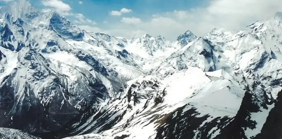 Langtang Valley Yala Peak1 990x490 1