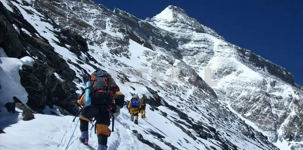 Lobuche-East-Peak-Climbing21-990x490-1
