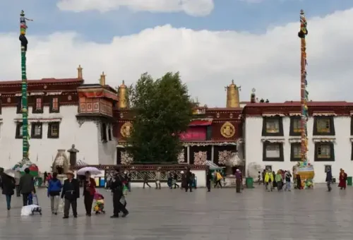 Tour-To-The-Holy-City-Lhasa1-990x490-1