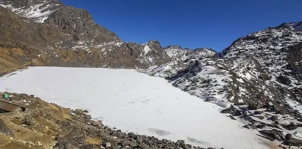 Langtang Gosaikunda Helambu Trek 990x490 1