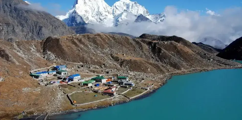 Everest Gokyo Lake Trekking21 990x490 1