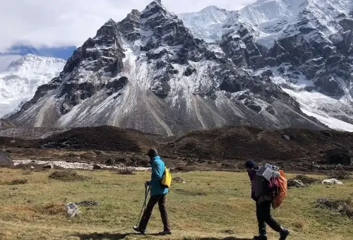 hire-Kanchenjunga-porter (1)