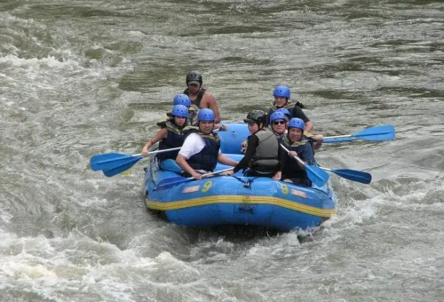 rafting-in-river