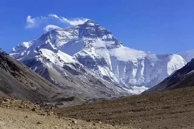 Mount-Everest-From-Advanced-Base-Camp-in-Tibet
