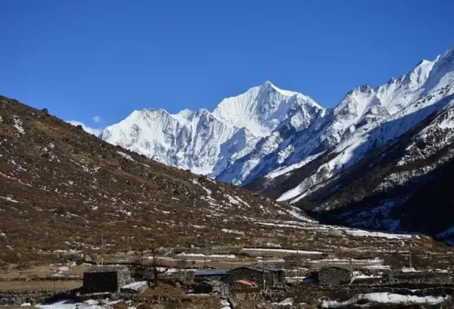 kyanjin gompa picture