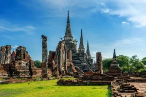 wat-phra-si-sanphet-ayutthaya-thailand-temple-ruins