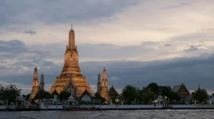 wat arun the temple of dawn bangkok thailand